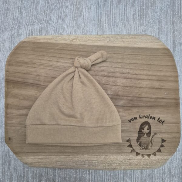 Newborn baby knoopmutsje Zand