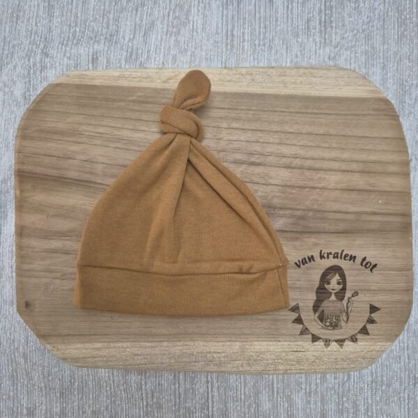 Newborn baby knoopmutsje Caffè latte