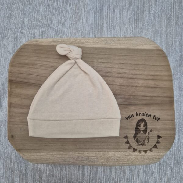 Newborn baby knoopmutsje Crème