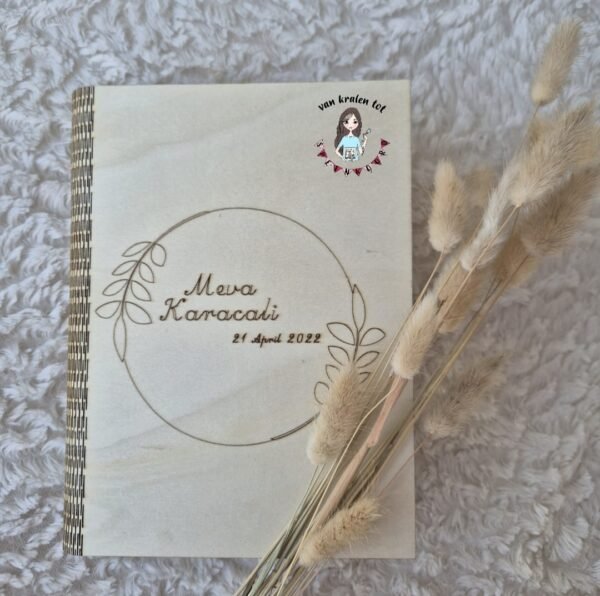 Houten bundelboek geboortekaartjes