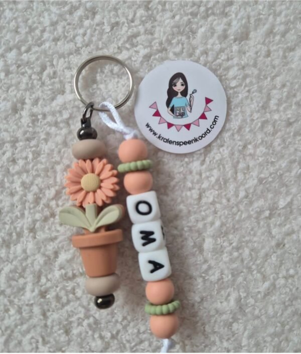 Sleutelhanger/ tashanger mama/oma Daisy peach