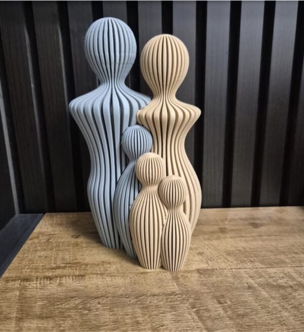 WhatsApp Image 2026-07-29 at 16.21.14 Gezinsbeeldjes - 3D geprint - 5 beeldjes